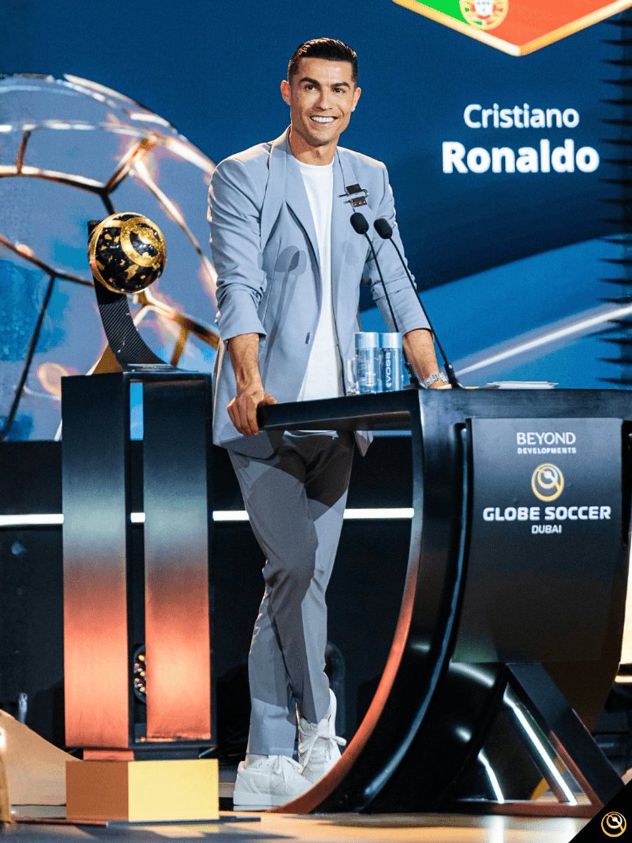 CRISTIANO RONALDO HITS 950 CAREER GOALS 👏
Only 50 away from 1,000! 🤯
The machine just doesn’t stop 🐐

📸: Globe Soccer Awards 2024

#CR950