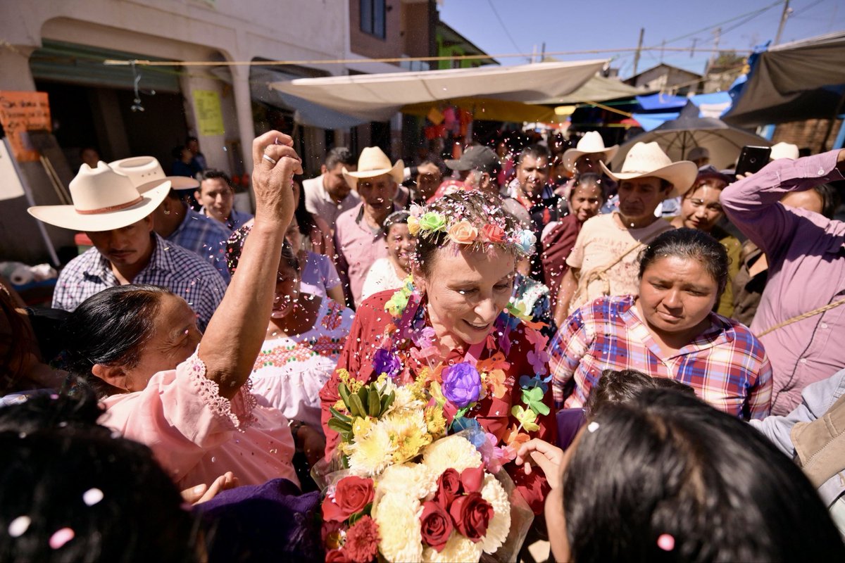 TEXCATEPEC es otro municipio enclavado en la sierra de Huayacocotla. Las lluvias torrenciales dañaron los cultivos en las milpas. Les vamos a llevar el programa para la siembra del Maíz que consta de la entrega de semillas, fertilizantes y maquinaria. 
 
♥️Por amor a Veracruz♥️