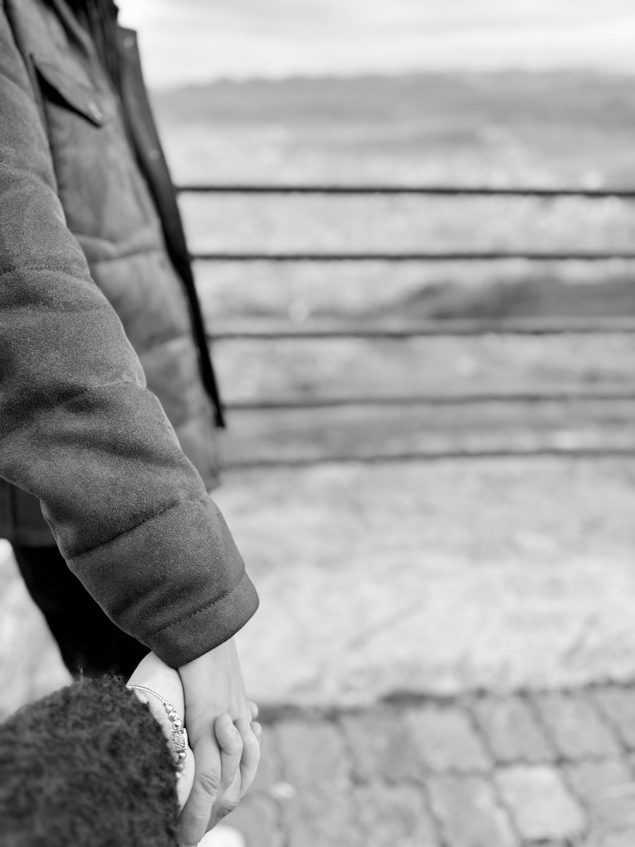 aşkınla Başım dönerken vursalar ölemem🤍