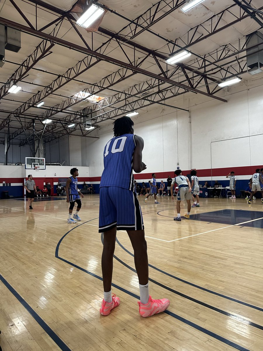 AlamoCityHoops1's tweet image. 🏀Prospect Note🏀

Plenty of talent here &amp;amp; Daniel Simon is at the top of the group. 

6’11 legit. Relentless motor &amp;amp; high energy kid. Flies around the court, alters &amp;amp; blocks shots. Has shown a soft touch on the corner jumper @hillcrest_prep 
@ArizonaPreps #AlamoCityHoops