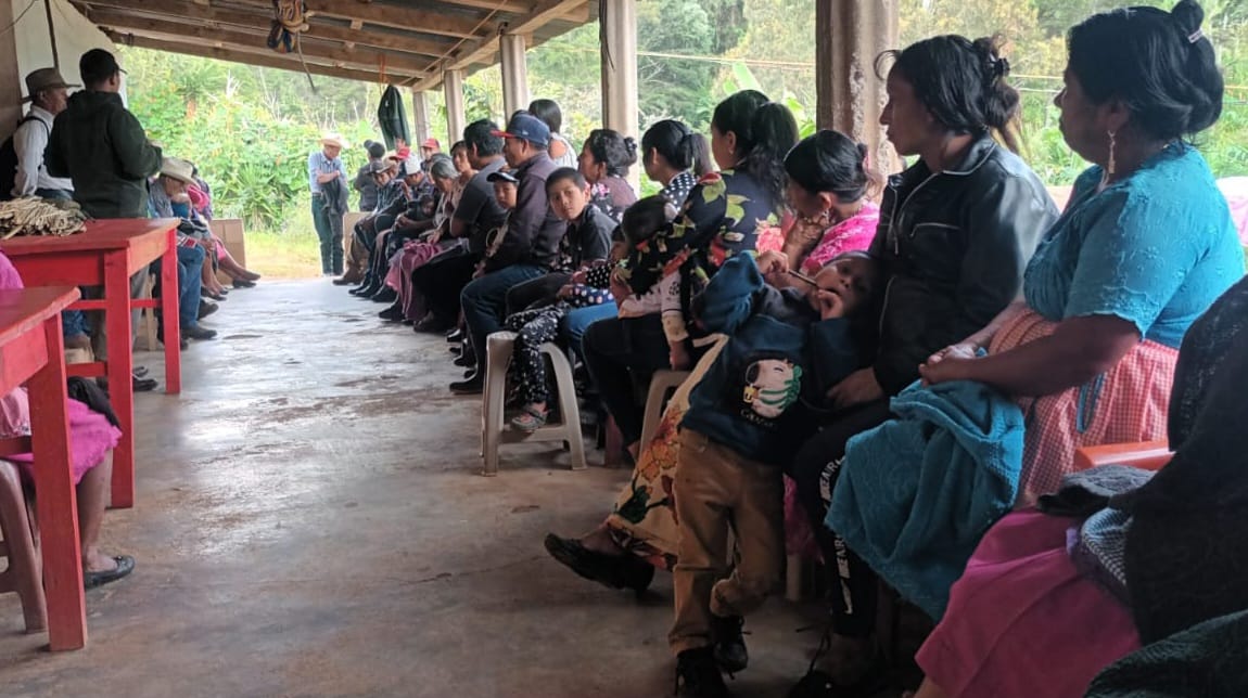 Después de la reunión con monseñor por la tarde reunión en  sashico xalapan.tema juventud colonializacion