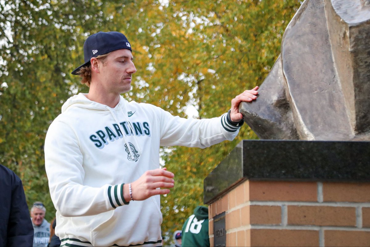 MichiganStOnBTN's tweet image. Connor Cook is in the house for Michigan and @MSU_Football 🐐