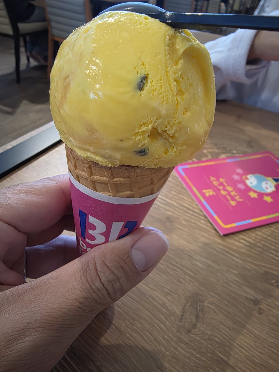 朝ジム2/土日🏃‍♂️
金沢マラソンの日のようですが、生憎の雨☔ランナーの皆さん、お気をつけて…（いつかは走ってみたいかも）。

さて、今日もレッスン三昧。
Tres Patatas 2ndデザイン周りも徐々に。同時にPVも鋭意制作中。もはや何でも屋になってきている…な。🍁🌰🍦
#TresPatatas