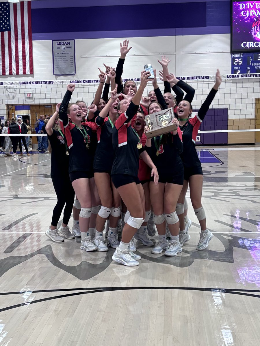 crazw3's tweet image. They did it!!! This afternoon Lady Tigers took the District title against a great Gallia team!! Been 41 years and way over due!!! @CHSTigerVBall is heading to the sweet 16 next Thursday to play against London! @AddisonEdgin00  @CHSTigerAD @CHSTigerPride