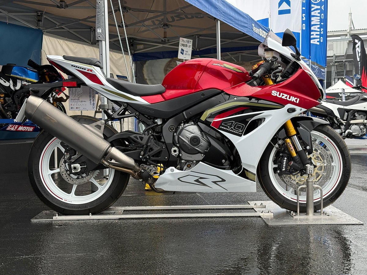 全日本ロードレース選手権 第7戦 鈴鹿】 スズキPRブースでは新型DR