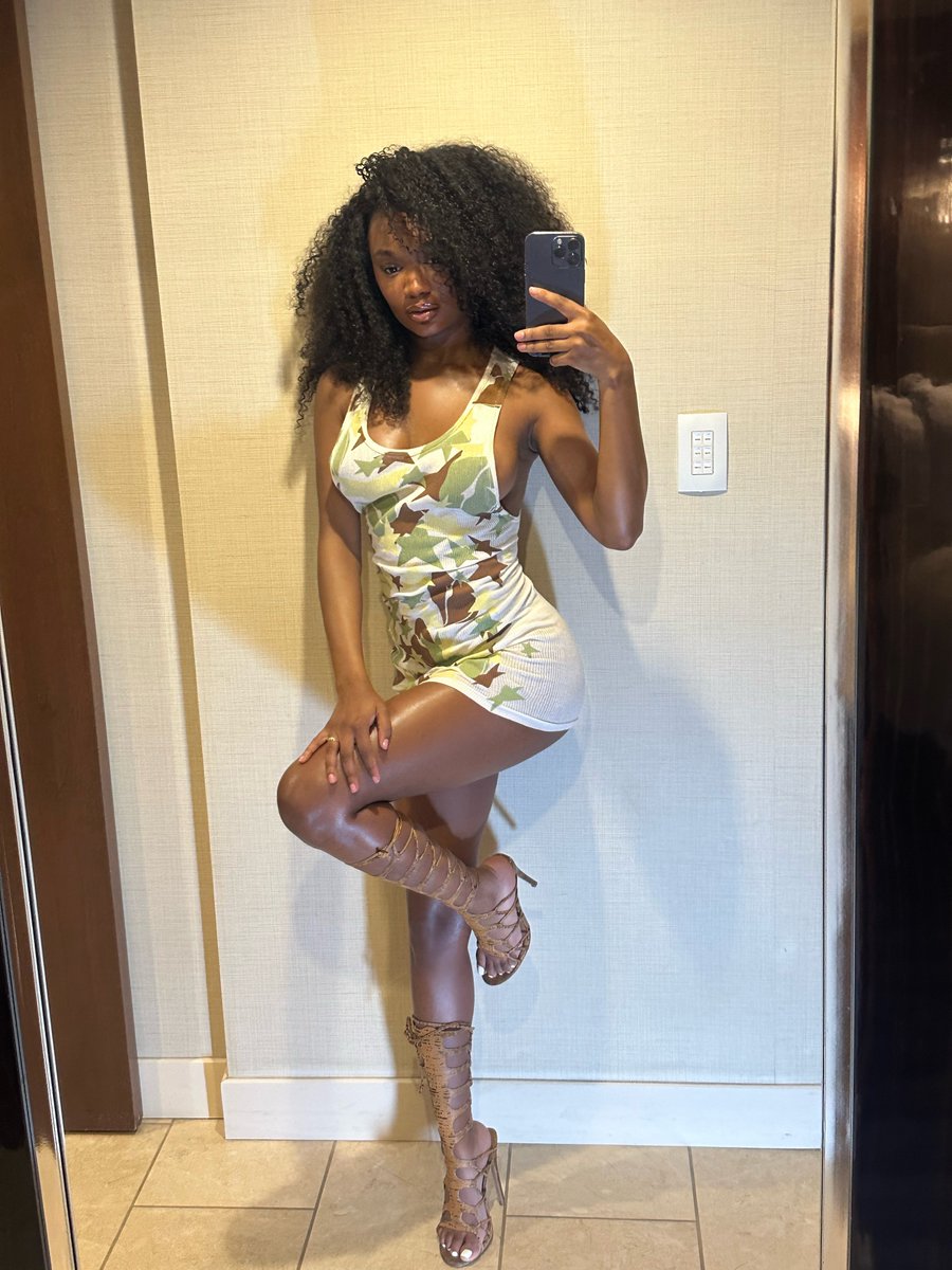 FromAerin's tweet photo. Legs like woah https://t.co/W1Hpw88YgB