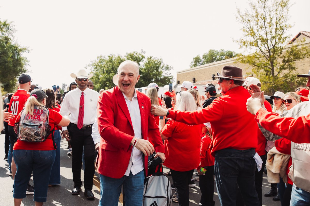 TexasTechFB's tweet photo. Raider Walk with the fam 🤝 https://t.co/QcCXGFlPXa