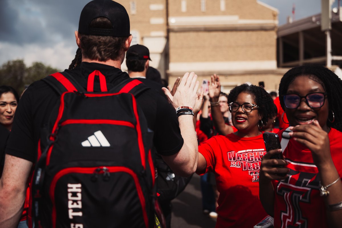 Raider Walk with the fam 🤝