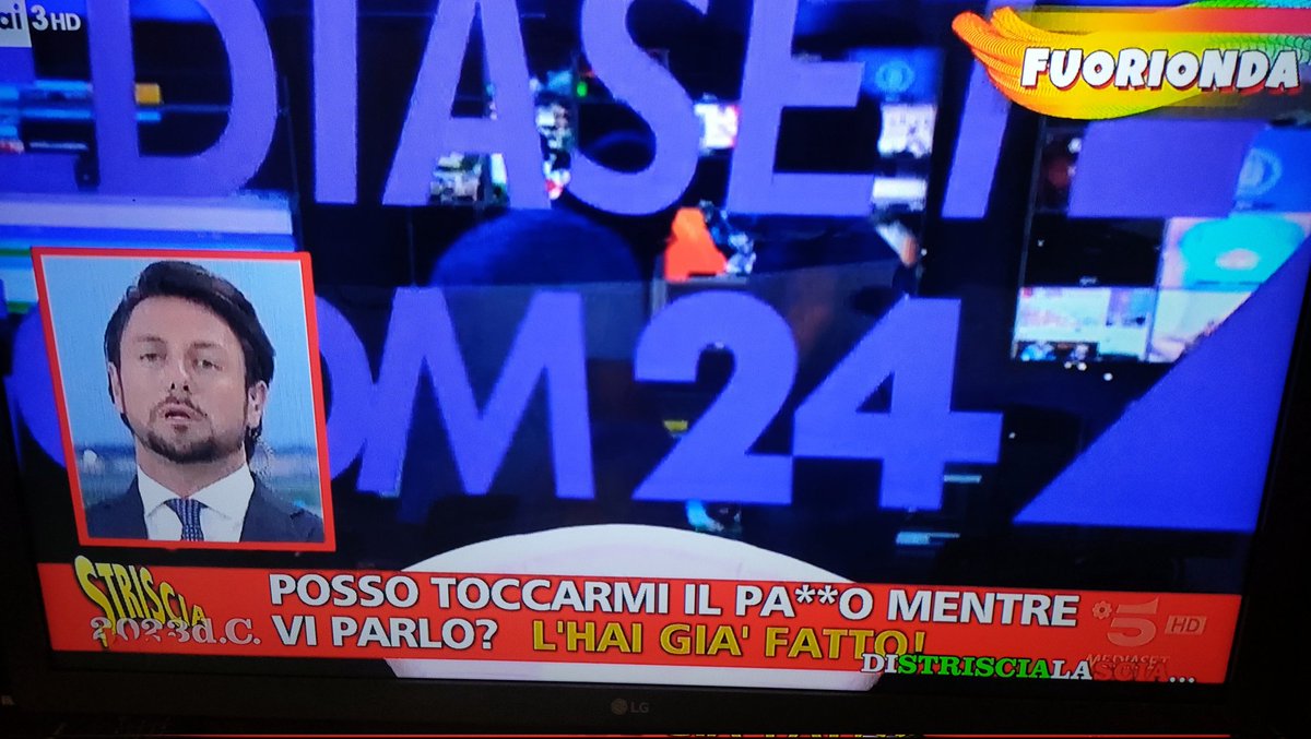 unoenessunoe's tweet image. L'uomo dei pacchi #Blob