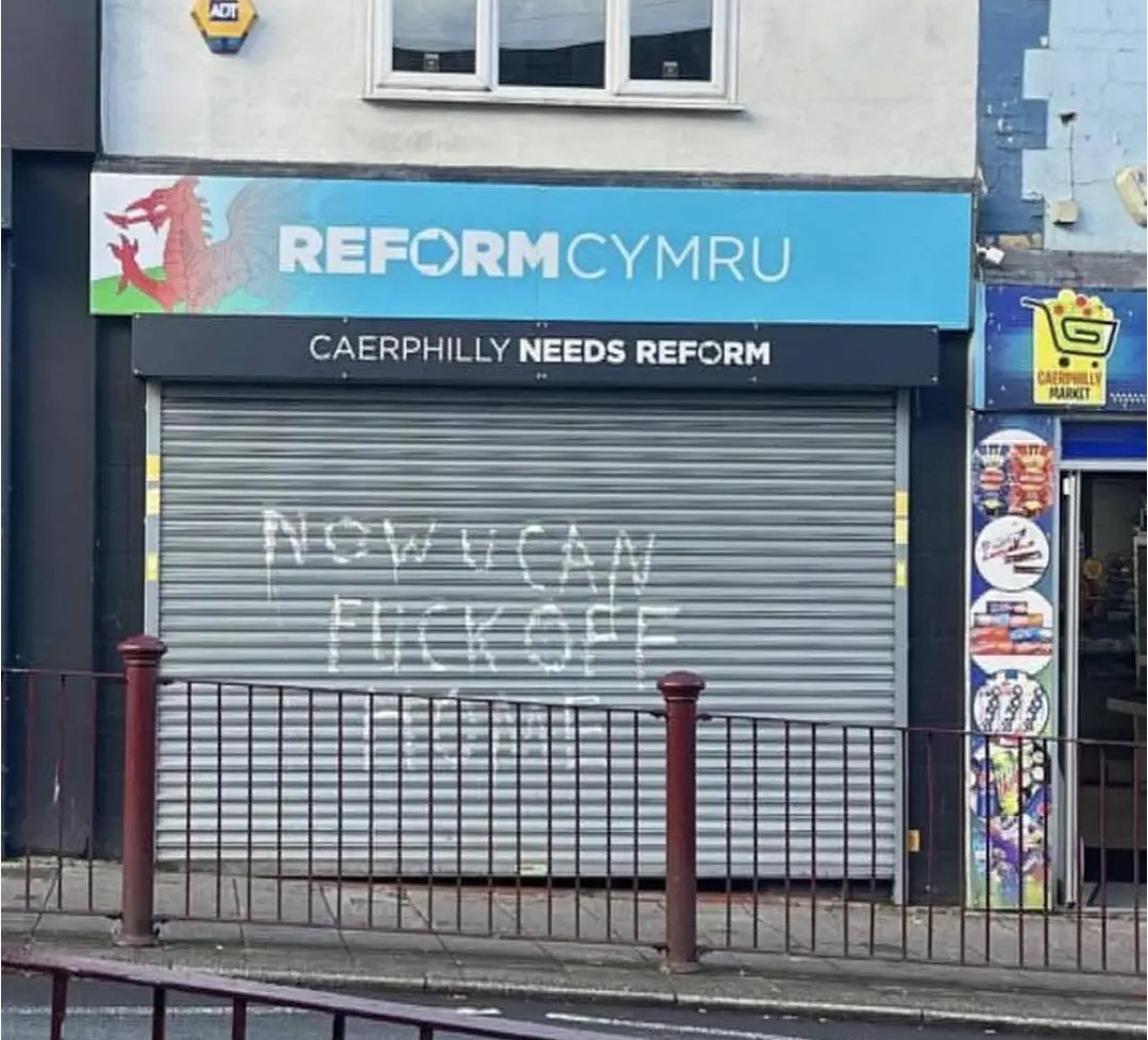 bat020's tweet image. spotted in Caerphilly