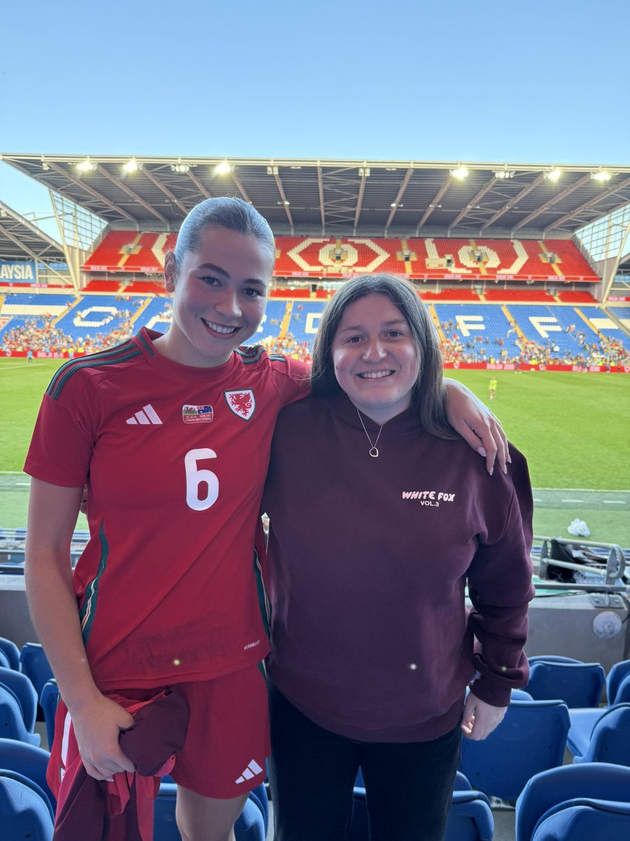 Freya Clothier tweet media