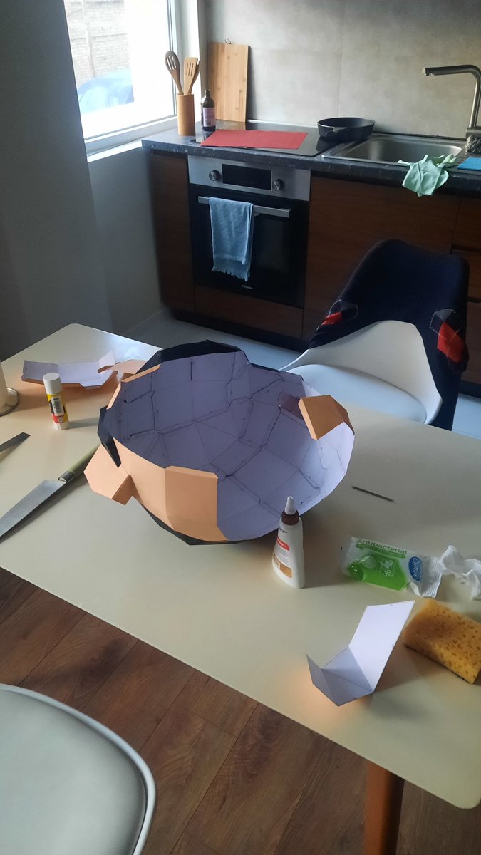 concrete_fish's tweet photo. когда вообще планировал работать, но дома два дня подряд выключали электричество на 6 часов https://t.co/VHK3UxknKW