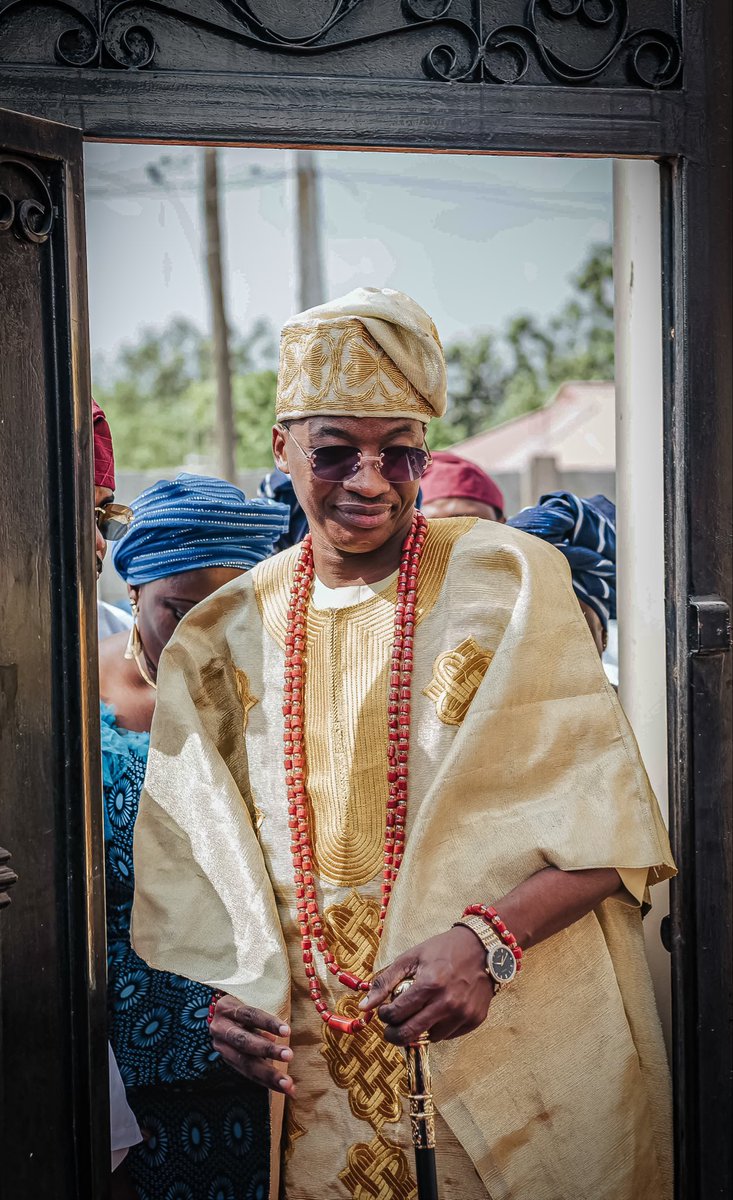 johnsonjide01's tweet photo. So , In case you didn’t know ; I am actually a LAGOS PRINCE. Full blooded one at that….lol

I saw this image on my phone and I was like , “ this picture dey actually channel my inner Prince-hood sha😂🤣 “ , make I share am jare.Hence this post. 

Signed: Dr Johnson B.O. | NYRD https://t.co/7zAsIjKCYL
