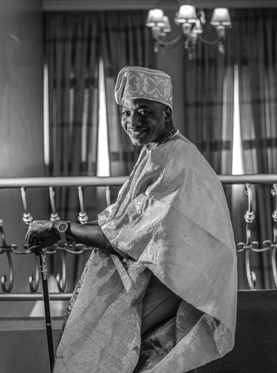 johnsonjide01's tweet photo. So , In case you didn’t know ; I am actually a LAGOS PRINCE. Full blooded one at that….lol

I saw this image on my phone and I was like , “ this picture dey actually channel my inner Prince-hood sha😂🤣 “ , make I share am jare.Hence this post. 

Signed: Dr Johnson B.O. | NYRD https://t.co/7zAsIjKCYL