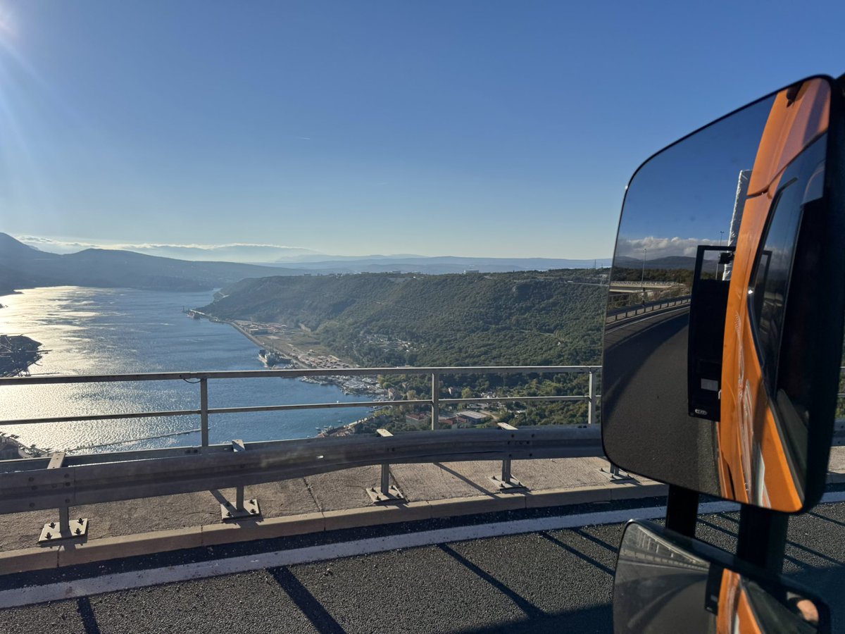 Botenwagen's tweet photo. 🇧🇪 > 🇫🇷 > 🇩🇪 > 🇦🇹 > 🇮🇹 | 🇸🇮 > 🇭🇷 | Éen bakkie gelost | En naar een multimiljonair gezwaaid. Het was een mooi en anders weekje #transport #beroepstoerist #zwerver #nomade #volvotrucks #volvotrucksnl https://t.co/OJlMTgg4JV