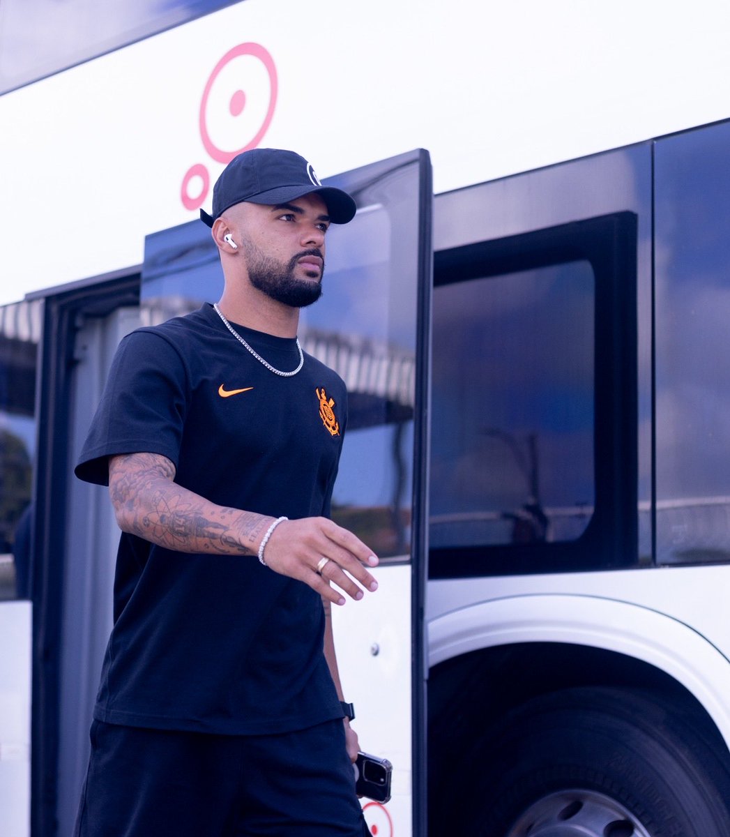 Corinthians's tweet photo. Chegamos, Fiel! 🏴🏳️

📸 Rodrigo Coca / Corinthians 

#VITxSCCP
#VaiCorinthians https://t.co/TfEDTAY36m