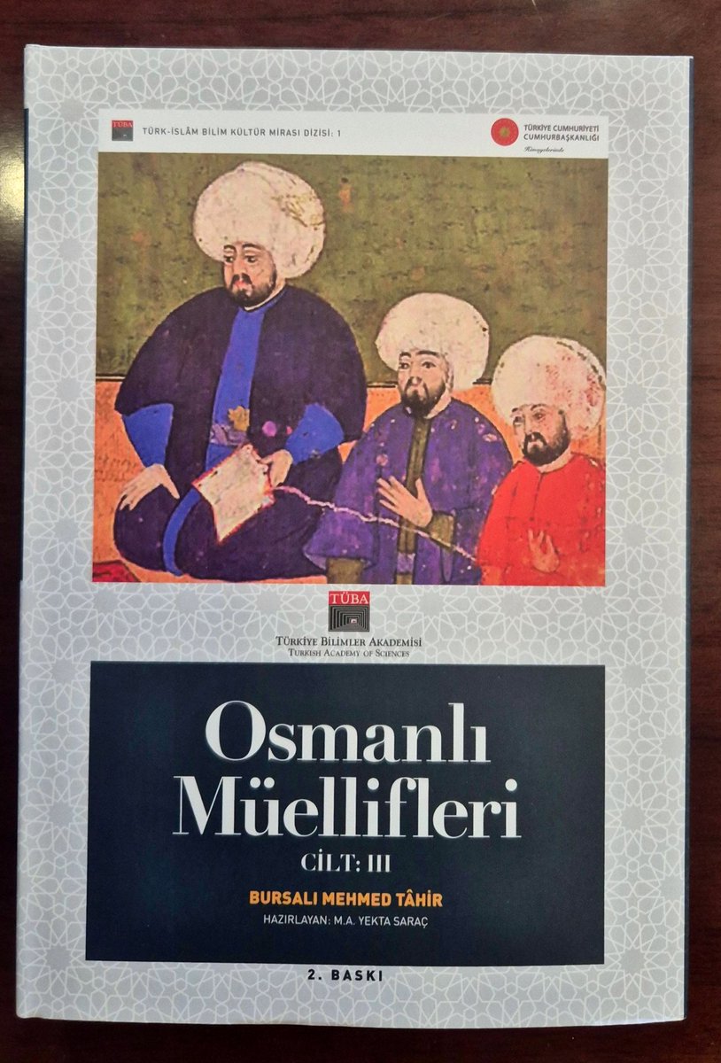 coskunyilmaz66's tweet photo. “Osmanlı Müellifleri” eseriyle ünlü, büyük bibliyografya ve biyografi âlimi Bursalı Mehmet Tahir Efendi ne zaman nereye defnedildi?

Bu mesajı RT edip doğru cevap verenler arasından bir takipçime 3 ciltlik Osmanlı Müellifleri hediye edilecek.

M. Yekta Saraç’ın yayına hazırladığı eser TÜBA tarafından güzel bir baskıyla 3 cilt olarak neşredildi. 
Teşekkürler @profmseker
