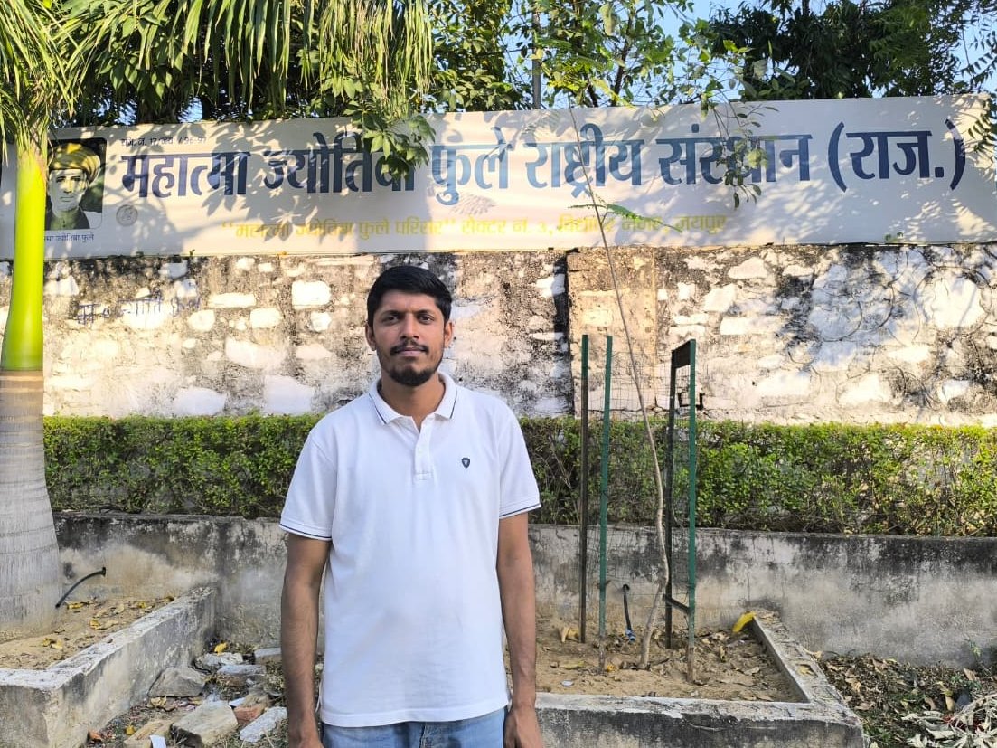 मैंने देखी है झलक बुरे वख़्त की, 
ये जी जी कहने वाले तू तू पर आ जाते हैं...See more