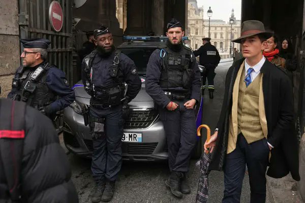 Aleksandar88338's tweet photo. @spectatorindex If your detective looks like this, you know robbers are fuckt https://t.co/pIAuYuuzZI