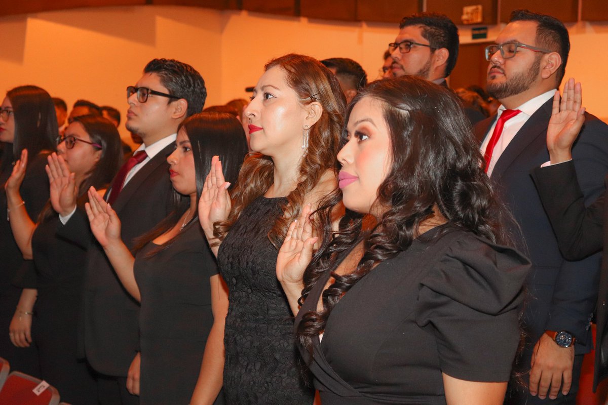 👩‍🎓👨‍🎓 En un solemne acto de graduación, la Facultad de Ciencias Económicas celebró la entrega de títulos a profesionales de pregrado y posgrado, quienes culminan con éxito una importante etapa de su formación académica.

¡Felicidades, #HijosDeLaMinerva! 🎓