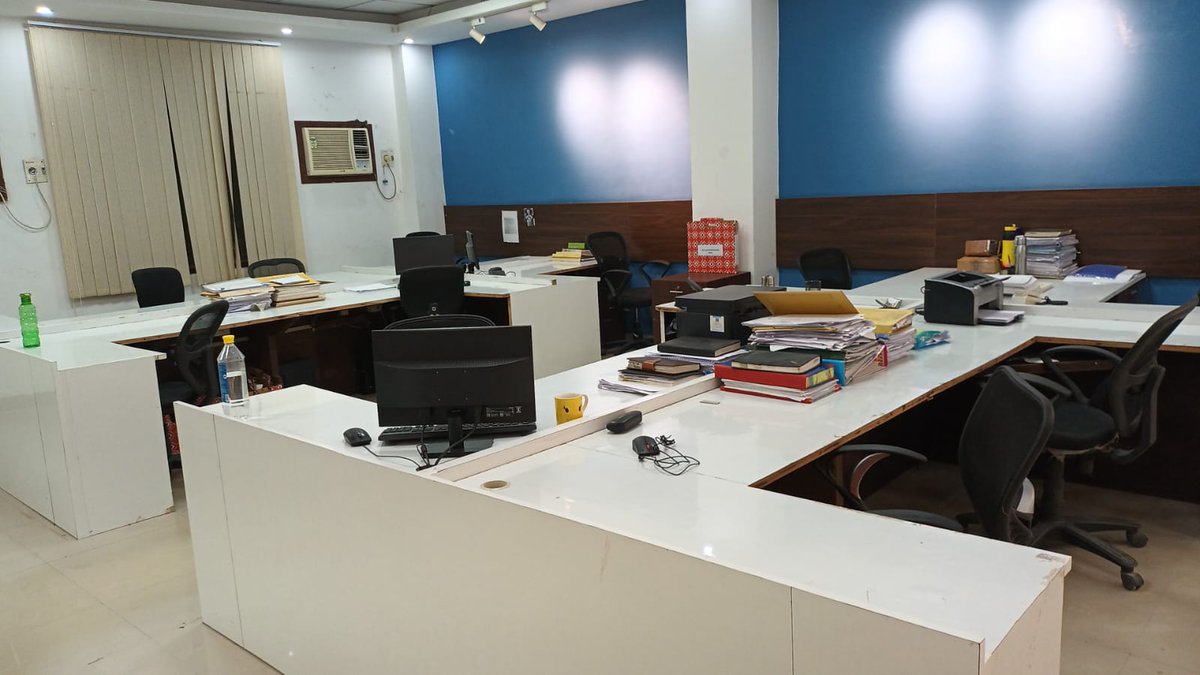 TheSPSingh's tweet image. #ChhathPuja #Bihar
Empty offices, empty factories.
#HappyChhat