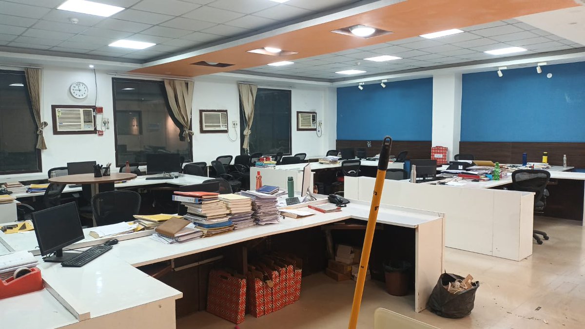TheSPSingh's tweet image. #ChhathPuja #Bihar
Empty offices, empty factories.
#HappyChhat