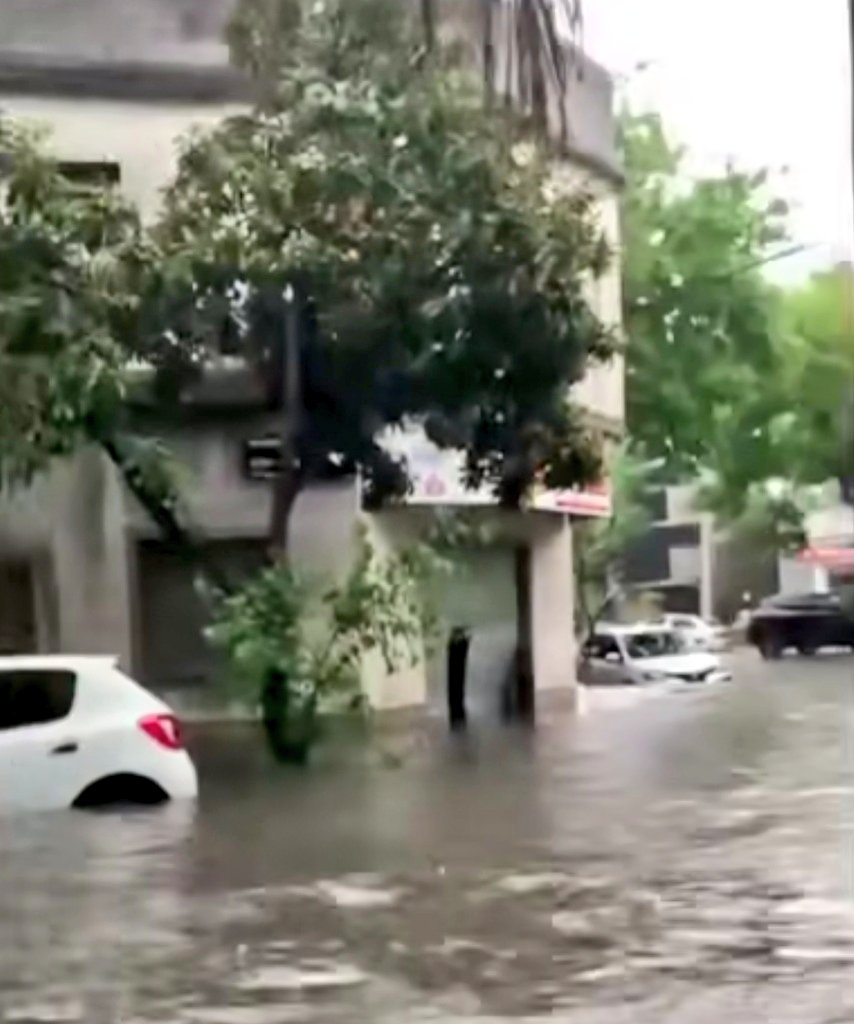 Fuerte temporal de lluvia y viento en el Área Metropolitana de Buenos Aires <a href="/regionmetro/">Región Metro</a> regionmetro.com/noticias_detal… #noticias