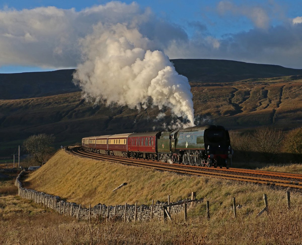 “Battle of Britain” 34067 Tangmere at Ribblehead with a Northern Belle on Saturday 25/10/25. <a href="/westcoastrail/">West Coast Railways</a> <a href="/northernbelletr/">Northern Belle</a>