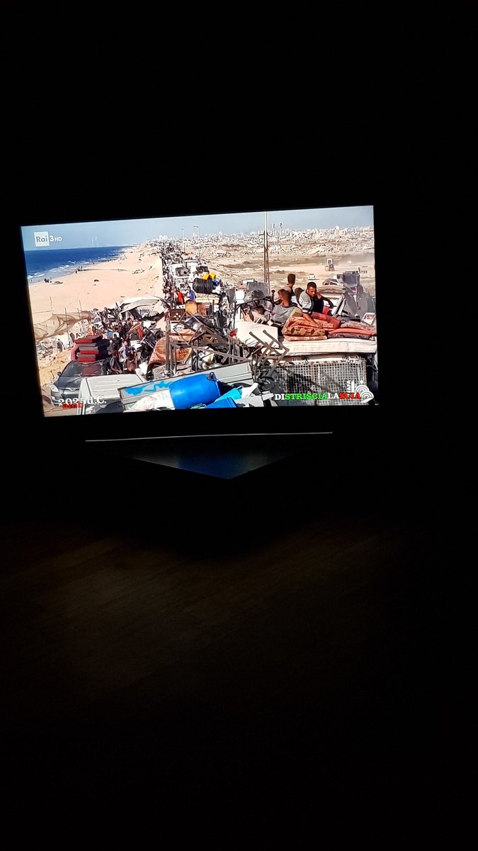 mariellamarocca's tweet image. Si muove la città....che tristezza! #blob