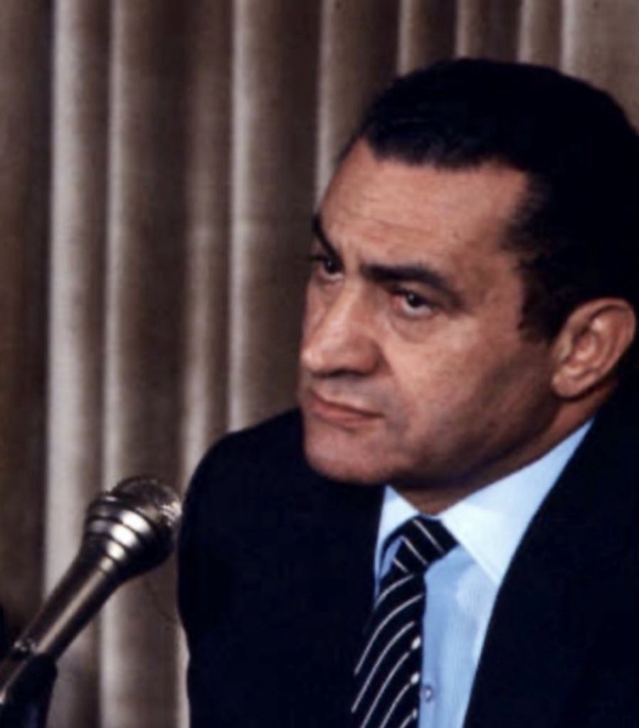 الخِلُّ تُكشَفُ في الخلاف طباعُهُ
  والحُرُّ تُؤمَنُ في الخصامِ غَوائِله

والفظُّ يصعبُ أن ترقَّ سِمَاتهُ
  مَهما تطايبَ لا تطيبُ شَمائِلُه

إسم الشاعر:  ومن غير زكي العلي ؟ <a href="/Alail00/">زكي العلي</a> 

رحم الله سيادة الرئيس حُسني مُبارك و أسكنه فسيح جناته.