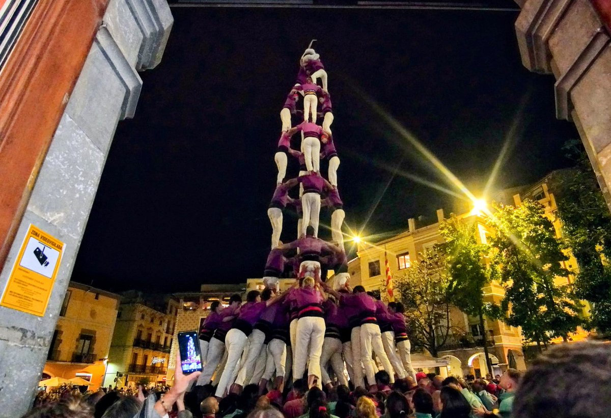 <a href="/grillatsmorats/">grillats morats</a> <a href="/Verds/">Castellers de Vilafranca</a> <a href="/CdLleida/">Castellers de Lleida</a> A QUARTA RONDA DESCARREGUEM EL QUATRE DE NOU AMB FOLRE!

EL SEGON DE LA TEMPORADA!

#castells #comencemdenou