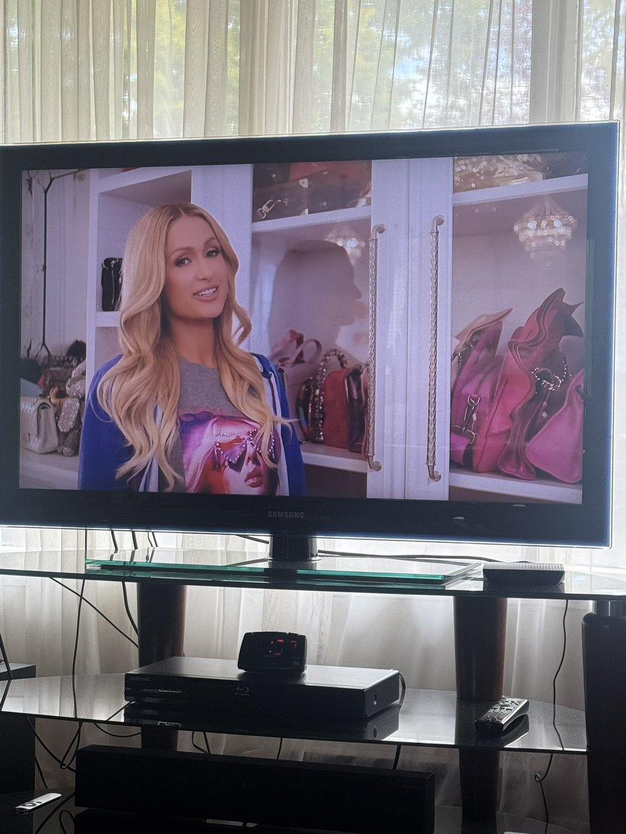 ItsEmilieMariex's tweet image. Just finished Paris’ incredible series ‘Inclusive by Design’ 💖 learned so much about inclusive design for ADHD and neurodiversity and had so much fun watching @ParisHilton build her dream home 💖