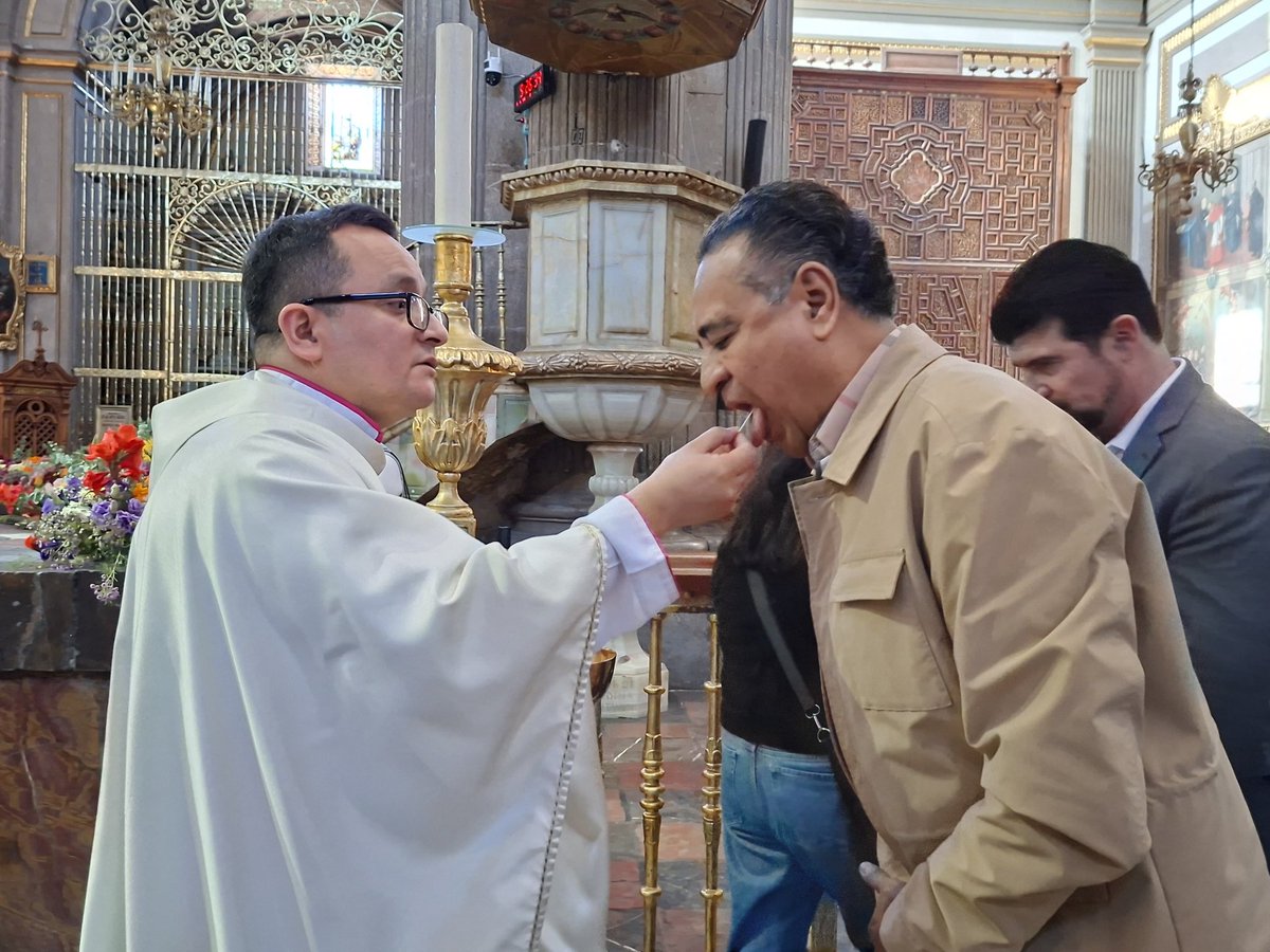 A mi invitación de mi amigo <a href="/leobardosoto/">Leobardo Soto</a> dirigente cetemista poblano ,asistí, a la misa de acción de gracias, organizada en su honor por <a href="/CTMPuebla/">CTM_FTPuebla</a>.
La homilía se llevó a cabo en la hermosa catedral de #Puebla a la cual asistieron familiares,amigos,trabajadores
delegados,líderes