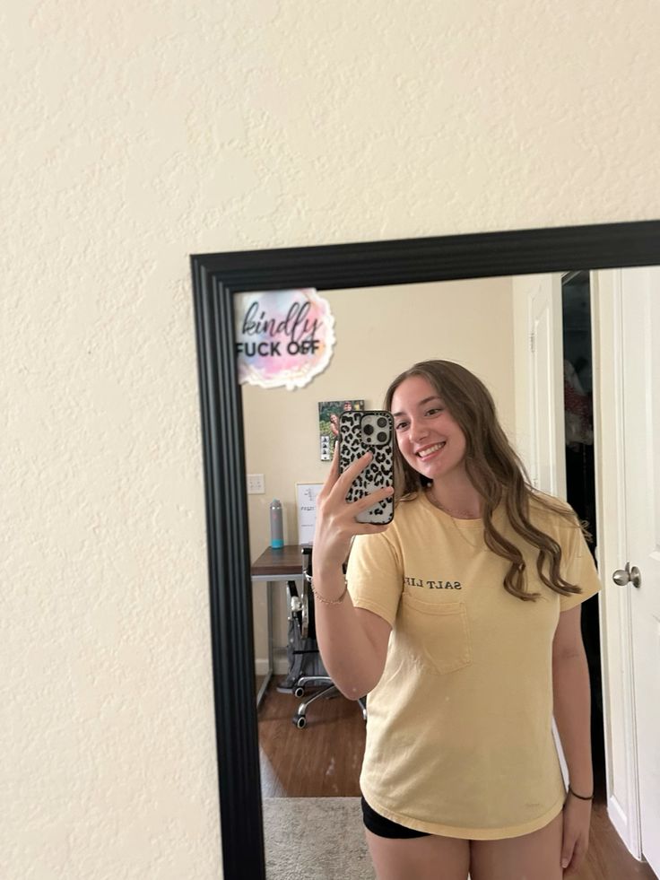 I'm Leesa ☺
I'm 30 years young lady 🔥
Well,whoever follow me, I'll follow back🤝💯