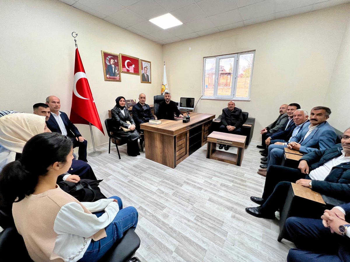 📍Çat

İl Yönetim Kurulu Üyemiz Sn. Yavuz Sarı ve EBB Meclis Başkan Vekilimiz Sn. Mehmet Akarsu ile birlikte AK Parti Çat İlçe Başkanlığımızı ziyaret ettik.

İlçe Başkanımız Sn. Yavuz Yaşa’ya, Kadın Kollarımıza, Gençlik Kollarımıza, Meclis Üyelerimize ve tüm teşkilat