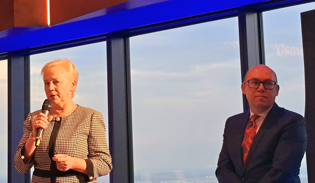 Otr_Wojcik's tweet image. *** WHAT NEW OR LESS TOUCHED TOPICS WERE DISCUSSED? 🤔 ***

1) #Overregulation of the #law 🧑‍💼🏢 in the #ThreeSeas #countries 🇦🇹🇧🇬🇭🇷🇨🇿🇪🇪🇬🇷🇭🇺🇱🇹🇱🇻🇵🇱🇷🇴🇸🇰🇸🇮
2) The #underrepresentation of the #business #element 💴💹🕴️ within the format 🌊, including the #SME #sector 🏣🏠💸

5/9