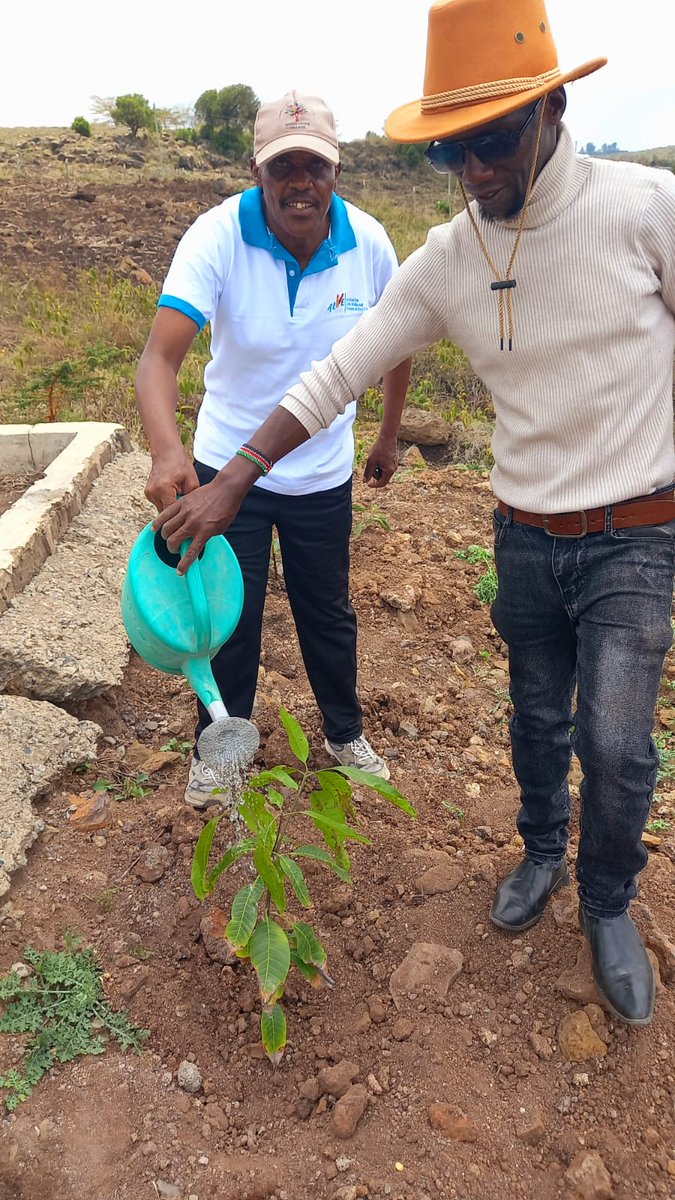 Acaciafoundati1's tweet photo. The Acacia Foundation CBO   is proud to announce the successful planting of over 100 trees at Kiserian Health Centre and Naru-Moru Secondary School in Kajiado West Constituency. #Kiserian
#TreesforKiserianDam https://t.co/9P1YqC2bnU