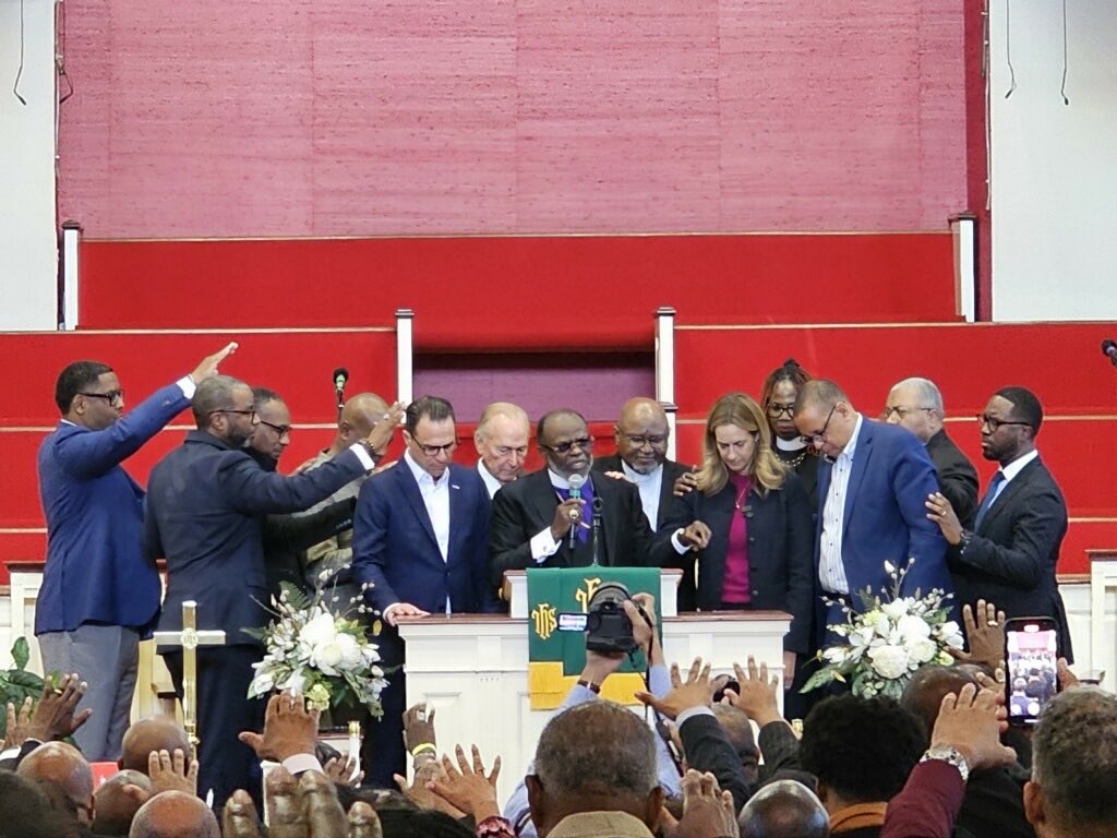 ritneyc's tweet photo. Honored to join faith + community leaders for #SoulsToThePolls.
Education equity is on the ballot — NJ students deserve fair funding, strong community schools &amp; opportunity no matter their ZIP code.
Let’s vote like our children’s futures depend on it. 🗳✊🏾
#FaithInAction https://t.co/se7YbpbQDh