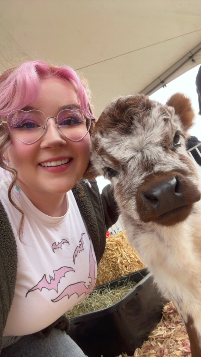 awwbabydoll's tweet image. lucy the cow really outmogging me