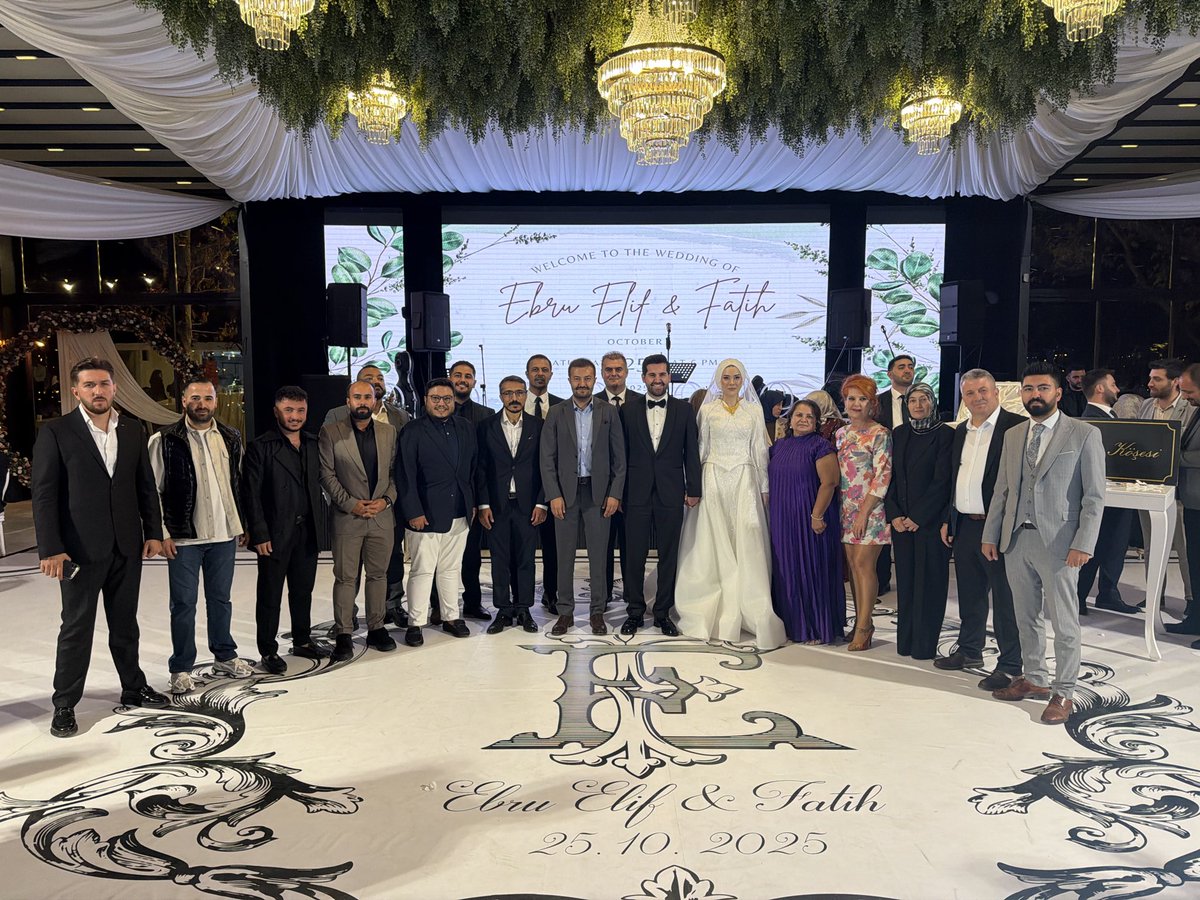 Kardeşim <a href="/FatihKOCA04/">FATİH KOCA</a> ‘nın mutlu gününde dostlarımızla beraber yanlarındaydık. 
Ebru ve Fatih kardeşimin düğün günlerini kutluyor, kendilerine iki cihan saadeti diliyorum.