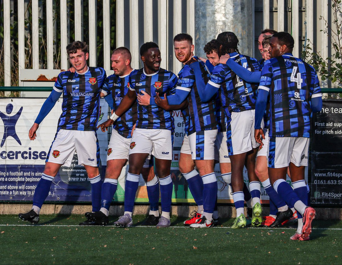 📸 What a win this afternoon for <a href="/AvroFC/">Avro FC</a> with a last minute winner over Stalybridge Celtic. The autumn lighting is back 😍 9 unbeaten, onto Runcorn Wednesday 🙌