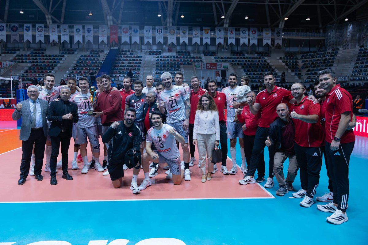 Günün maçında kazanan   Fenerbahçe karşısında Ziraat oluyor. 

MS : 3-0 
Setler: 
32-30/27-25/25-19

En Skorerler 
Nimir Abdelaziz  - 20 
Earvin Ngapeth - 16