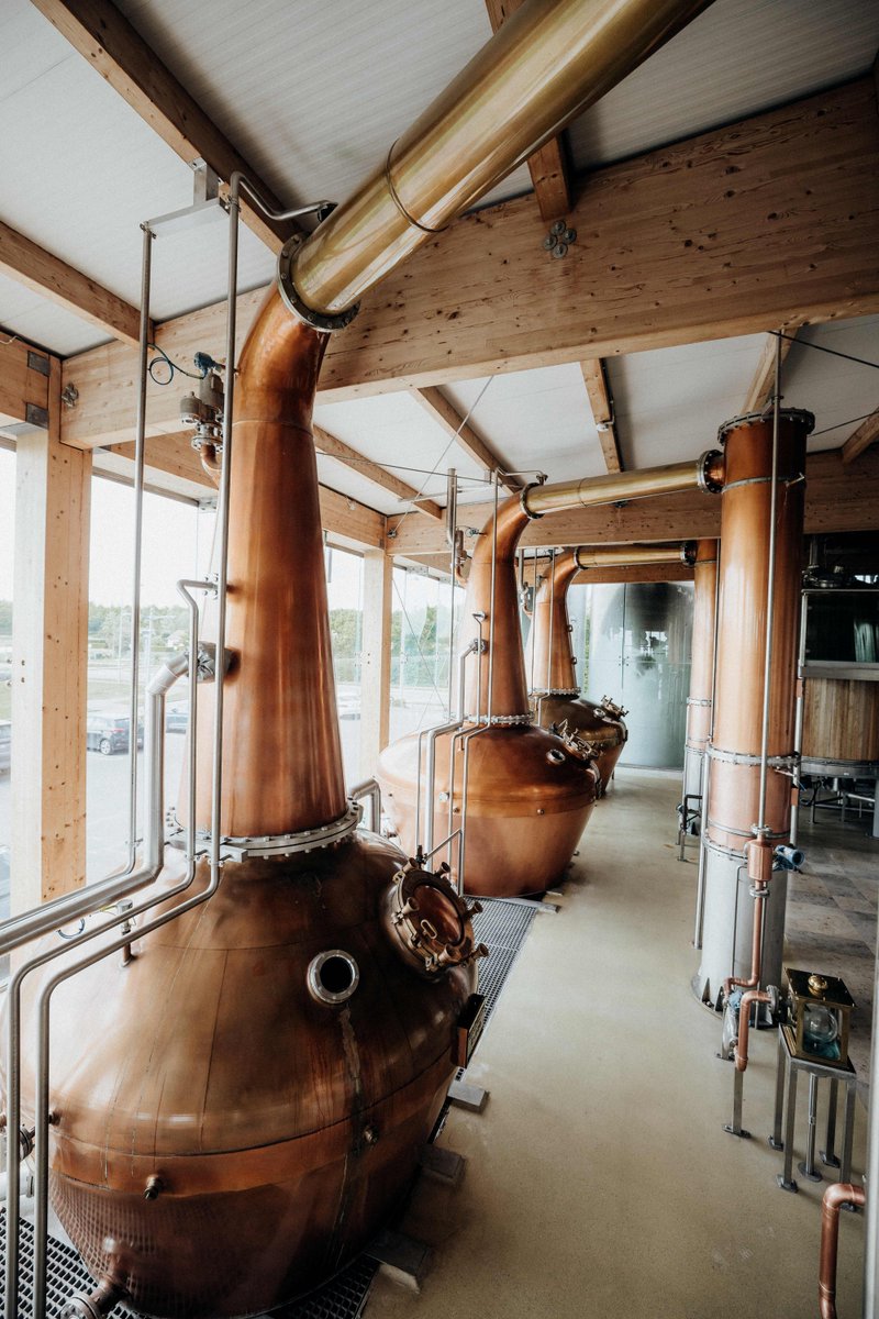 Boanndistillery's tweet image. At #BoannDistillery we use 3 custom pot stills with in-built #NanoTechnology which increases the copper contact with the spirit vapour by up to six times. Find out more about our pursuit to create the best possible Single Pot Still #IrishWhiskey at boanndistillery.ie 🥃