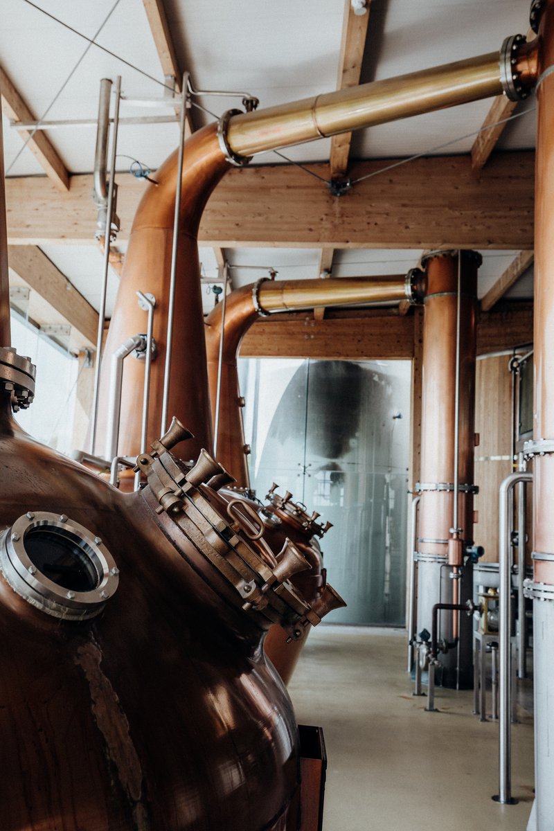 Boanndistillery's tweet image. At #BoannDistillery we use 3 custom pot stills with in-built #NanoTechnology which increases the copper contact with the spirit vapour by up to six times. Find out more about our pursuit to create the best possible Single Pot Still #IrishWhiskey at boanndistillery.ie 🥃