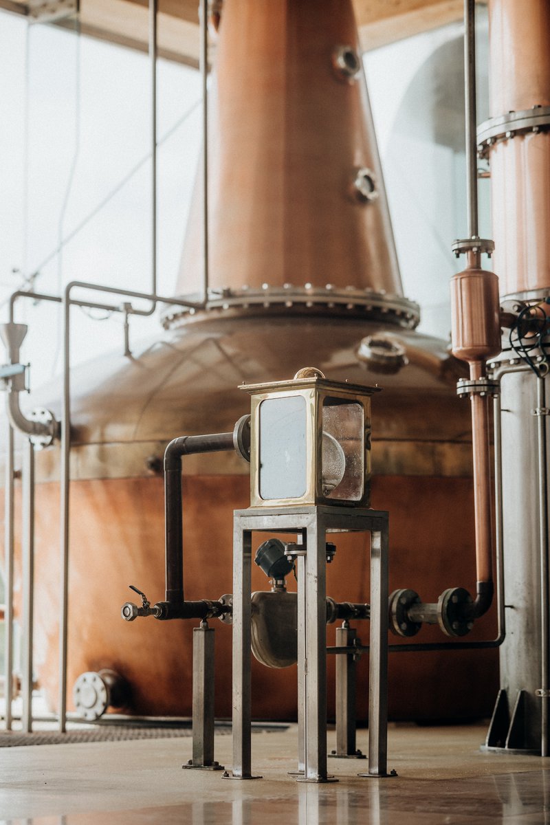 Boanndistillery's tweet image. At #BoannDistillery we use 3 custom pot stills with in-built #NanoTechnology which increases the copper contact with the spirit vapour by up to six times. Find out more about our pursuit to create the best possible Single Pot Still #IrishWhiskey at boanndistillery.ie 🥃