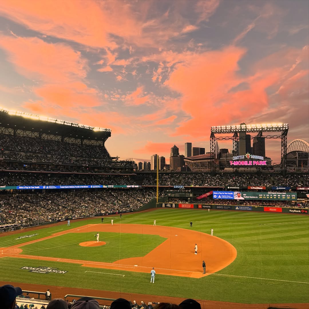 Rally_House's tweet photo. October π€ Postseason baseball
πΈ: @orla_keys, @milwaukeejerky_llc, @thebrynjohnson, @tmc_tj125, @lisa_johnsen
#MLB #Postseason #WorldSeries #StadiumSaturday https://t.co/w62MgiUWaT