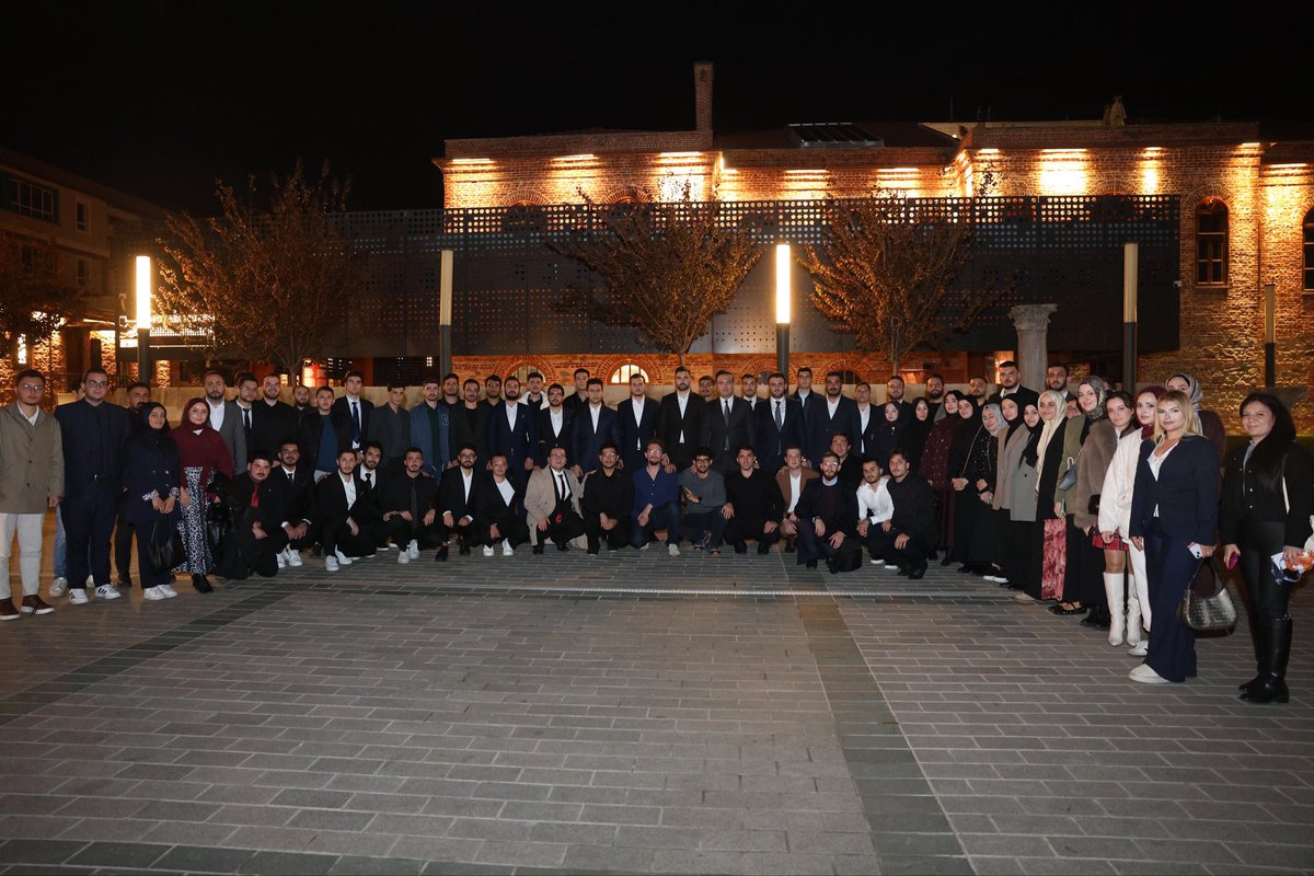 📍İstanbul 

Üniversite Okul Başkanlarımızlayız.🙋🏻‍♂️

Üniversitelerin yeni döneminde hız kesmeden sürdürdüğümüz “Kampüse Hoş Geldin”, “İlk Durak ÜniAK” çalışmalarımızı konuştuk.

Yeni dönemde durmak yok! 🚀

Gençler; kampüste, amfide, kantinde, kafede yol arkadaşların seni