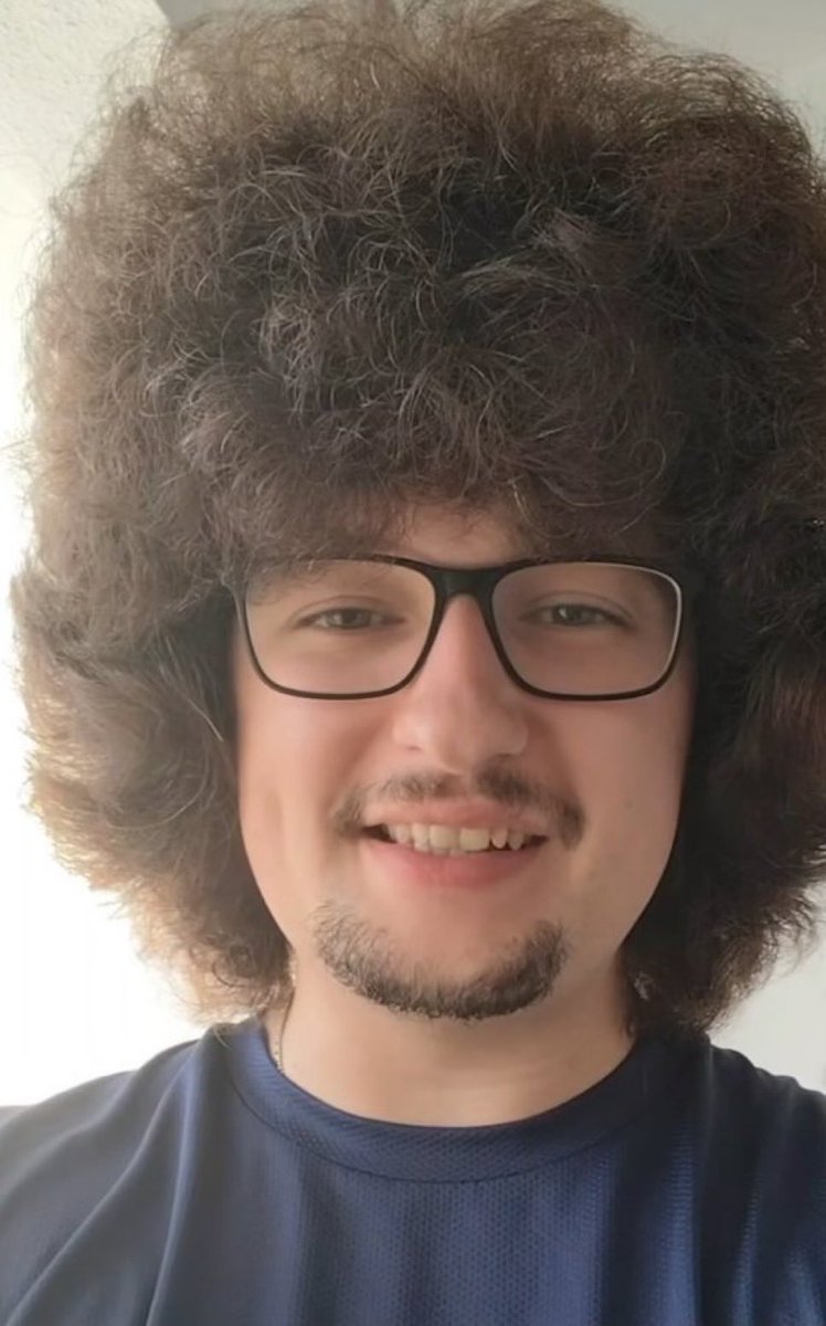 El fan del Manchester United que prometió no cortarse el pelo hasta que el club gane 5 partidos consecutivos está a solo 2 victorias de lograrlo.