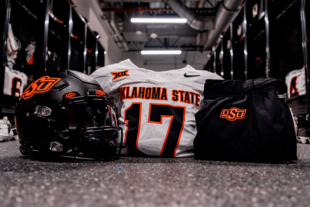 CowboyFB's tweet photo. OOTD 

⚫️⚪️⚫️ https://t.co/LVxlA3rPmV