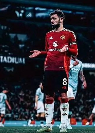 FPLfrasier's tweet photo. You replace Bruno Fernandes with any midfielder in this team and the level of this team is going down. Nobody can do what he does. 

The level of creative, ball progression, and ball recovery responsibility we have given him is not something any football player should be able to do. He is doing the job of two players in the middle. 

Thank you @B_Fernandes8 for everything you do for this team